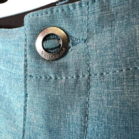 VOLCOM 9" Surf and Turf Hybrid Shorts 20" Outseam in Turquoise Men's 30 Waist - Picture 7 of 11